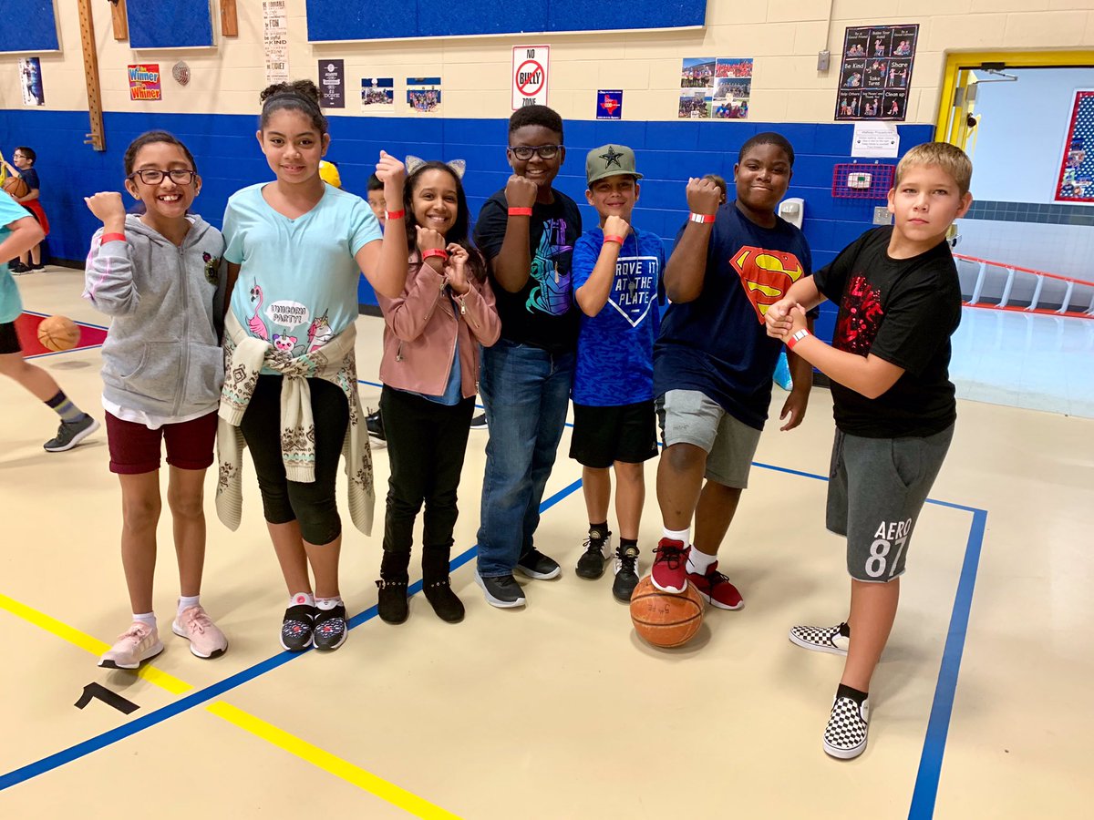 KHawkinsEdu's tweet image. Woodgate 5th grade students sport their “COURAGEOUS” Panther Bands!  #extrarecess #itsgreat2bwoodgate @woodgatemisd #PurposeFULL @jeaniesonofjohn @DaneyaMeyer #positivepanthers