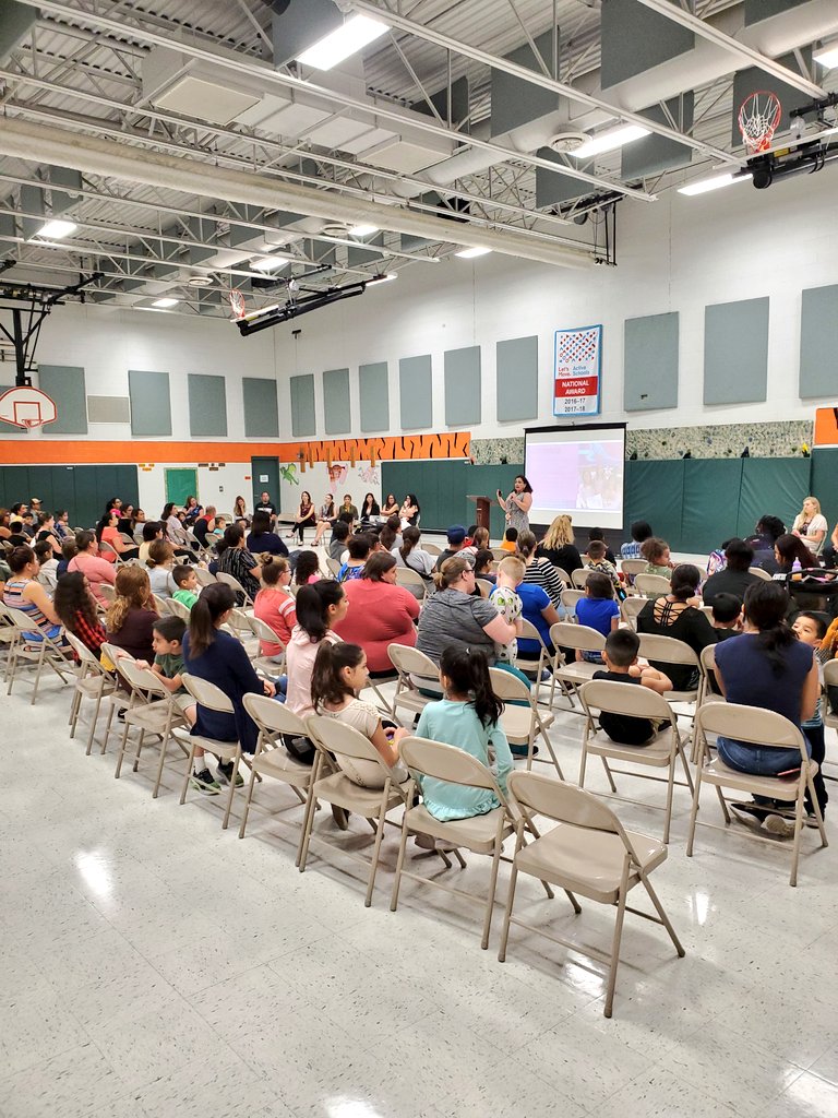 MsAcosta220's tweet photo. Back to School Nights! @SunnyHill220 @barrington220 @CArmendarizMxwl 
#innovationviainteraction 🐯🐯 https://t.co/ylAMGxUo5V