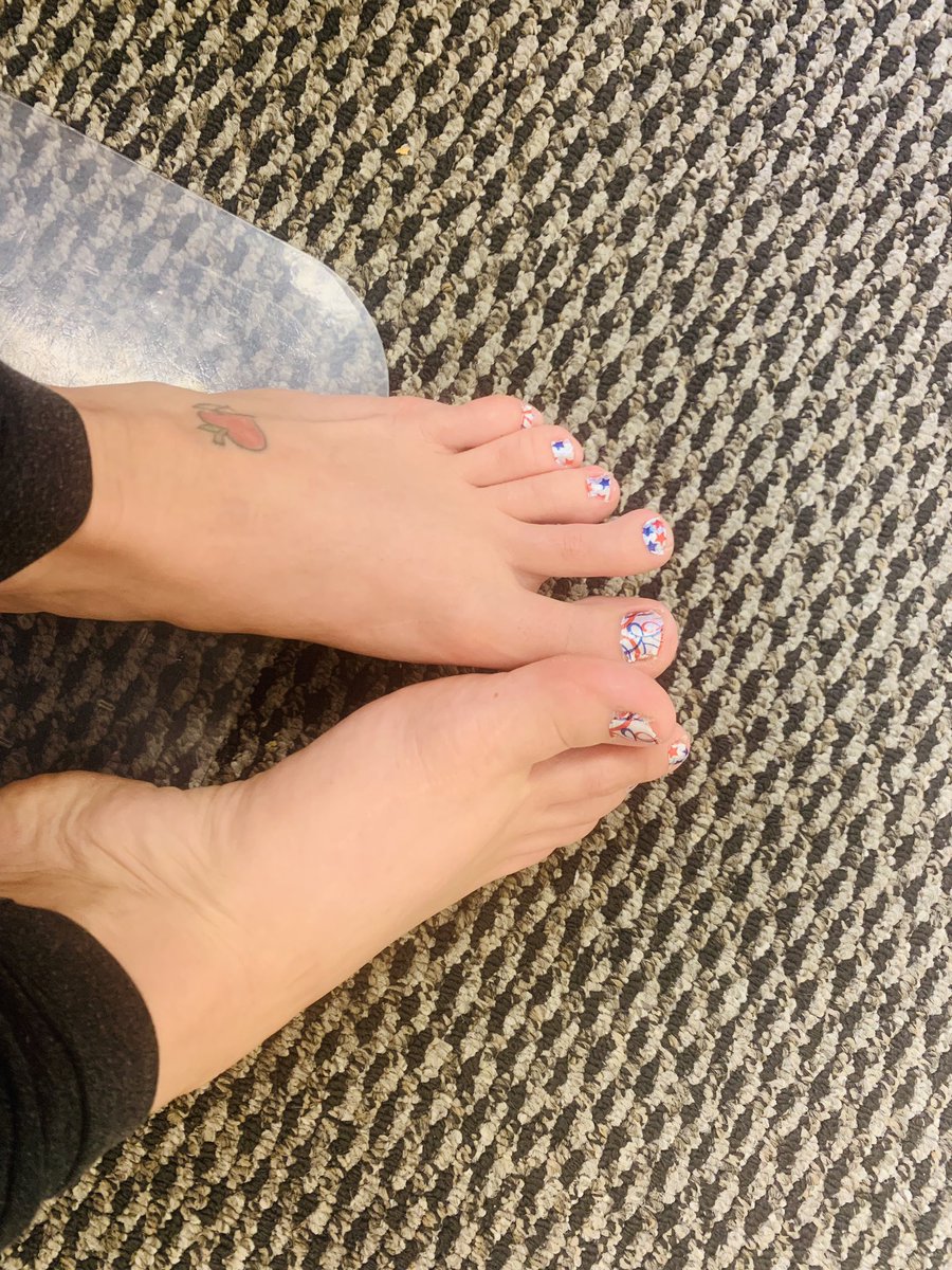 Feet4you13's tweet photo. Sexy toes ready for Laboe Day #FeetsFriday #feetfreaks #footfetısh #footfandom #sexytoes #patrioticpedi #lickmyfeet #suckmytoes #feetforyourpleasure #footjobs #toes https://t.co/kWR5kMYYZs