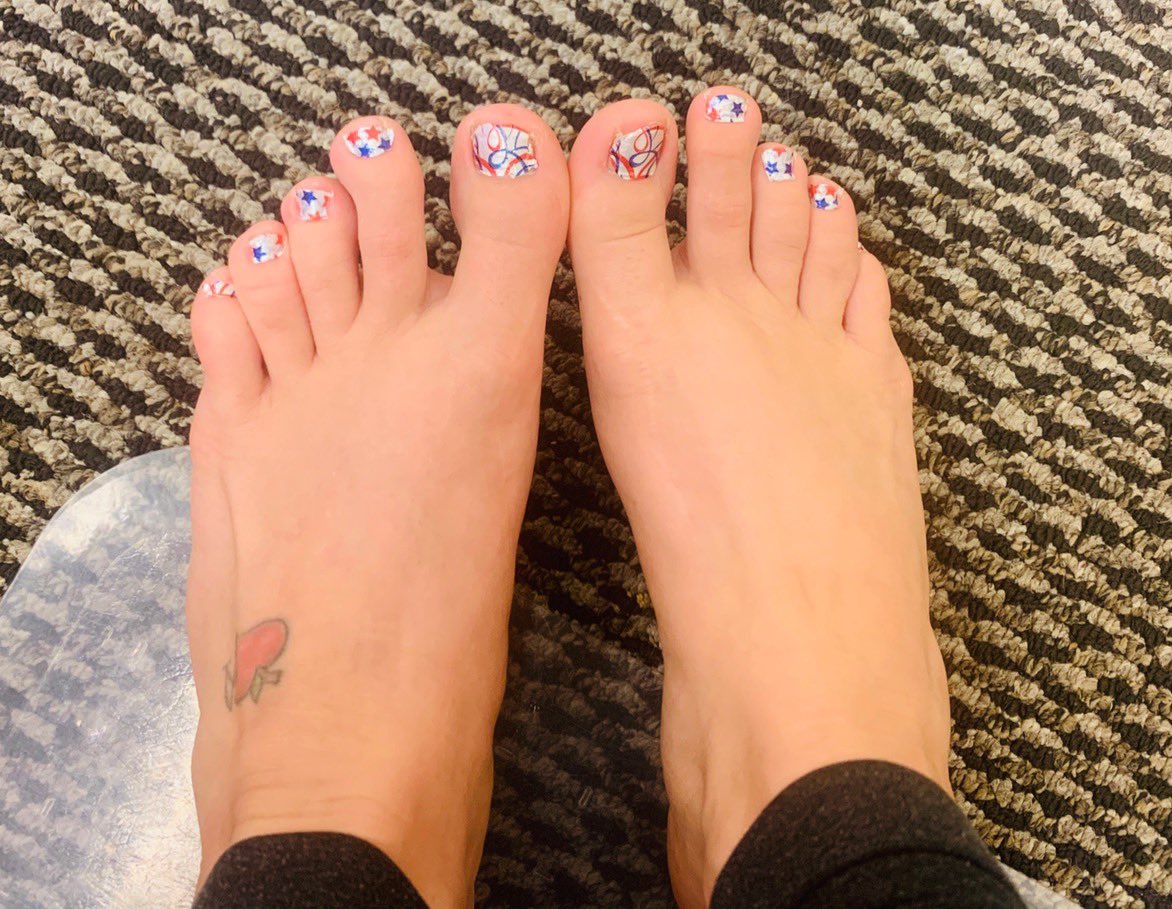 Feet4you13's tweet photo. Sexy toes ready for Laboe Day #FeetsFriday #feetfreaks #footfetısh #footfandom #sexytoes #patrioticpedi #lickmyfeet #suckmytoes #feetforyourpleasure #footjobs #toes https://t.co/kWR5kMYYZs
