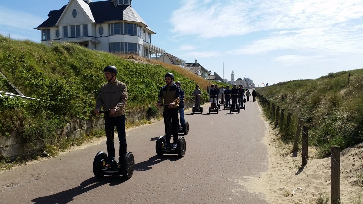 noordwijkevents's tweet photo. Top #event vandaag voor onze Duitse gasten @BriesNoordwijk #vespatour #segway #brandingraften #vliegeren #powerkiten #beachgolf #discgolf #GPS  #beachvolleybal op het #strand van #Noordwijk @VisitNoordwijk #betriebsausflug #fun #beach https://t.co/JlMjr5ZAen
