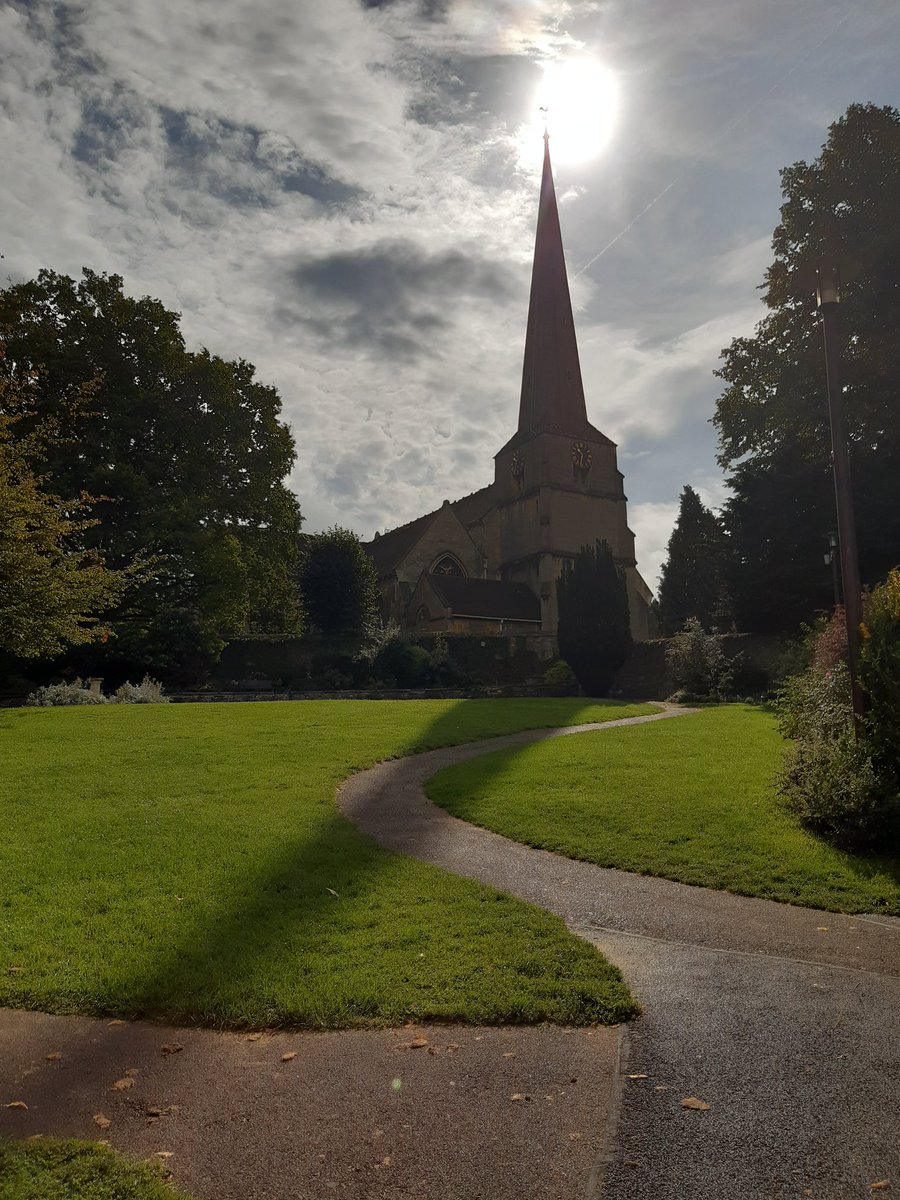 HiddenNotes_'s tweet image. St Laurence Church this morning...#stroud #hiddennotes