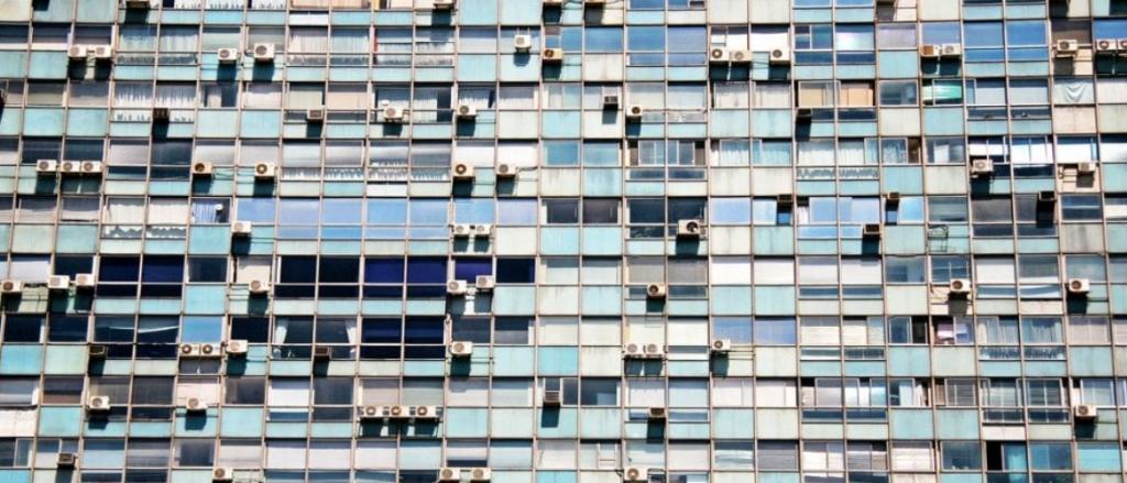 how to keep a building cool without air conditioning