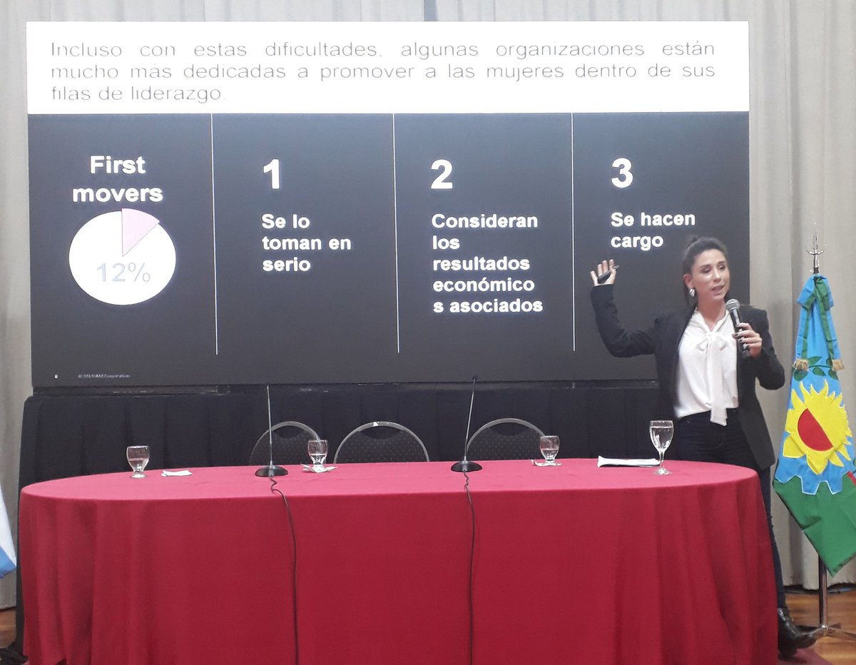 CAMEMujeres's tweet image. .@juliwacker, client ejecutive de IBM, diserta en el 2° panel sobre mujeres, participación y la paradoja de la prioridad. "El principal error que cometen las organizaciones respecto al logro de la prioridad es creer que ocurrirá de forma natural".