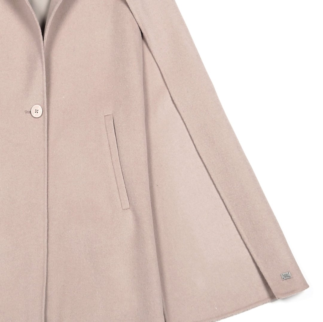 SOIAANDKYO's tweet photo. Nothing says class like a cape (Cape: AERIS in the colour quartz) #cape #iconic #doublefacewool #wool #colourpalette # #quartz #waysofwear #fw19 #fallwinter #luxe #outerwear #soiaandkyo https://t.co/eOpaPIc6Mw