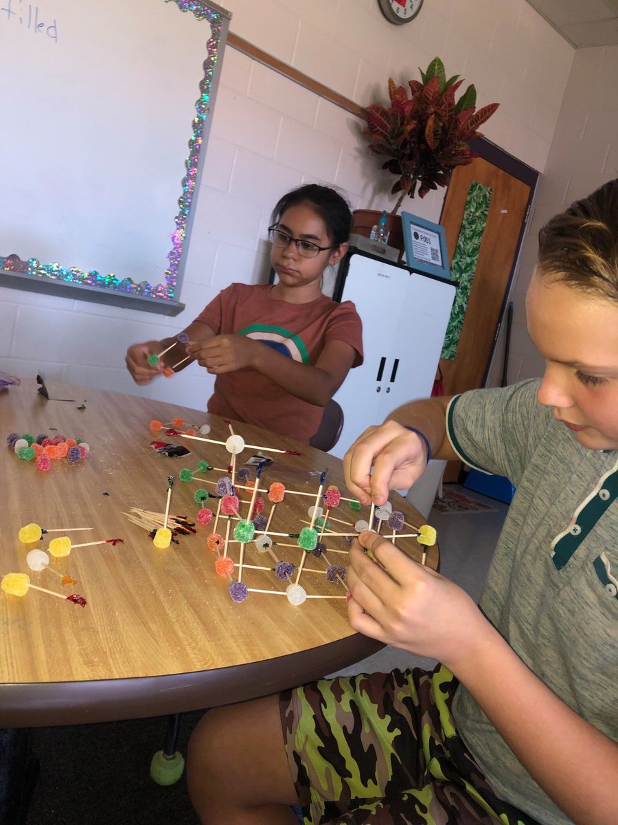claudiacasey8's tweet photo. @TuckerCreekMS team building through STEM challenges in Ms. McClarney’s classroom. #makeyourmarkmustangs https://t.co/EIFjJCkBNj