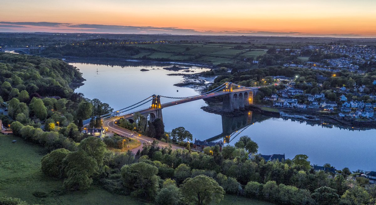 offthegroundtv's tweet photo. The Menai Bridge at dusk

#menaibridge #anglesey #ynysmon #visitwales https://t.co/zfog9cAnjI