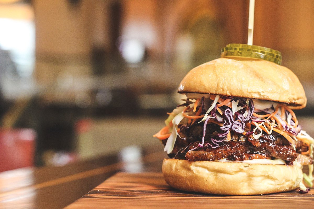 You’re going to need two hands for our lunch feature today 🤤 Beef brisket sandwich, served with your choice of fries or salad. #DivaAtTheMet