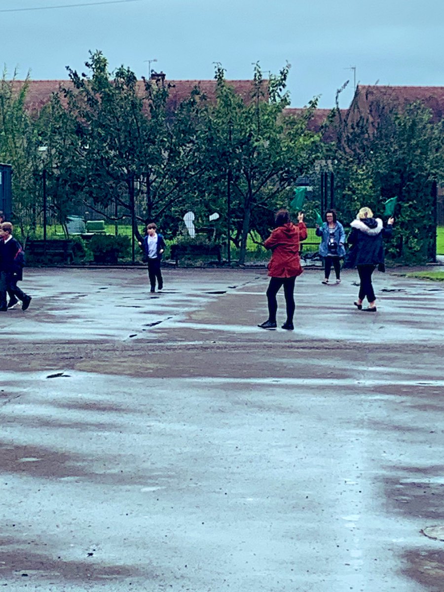 FallinPrimary's tweet image. We have now gone one whole week without the school bell, using flags instead to let our children know when it is time to transition. #smallchanges #bigdifferences #itallbeginsinfallin #newlearningenvironments #lessstress #sensory #sensitive