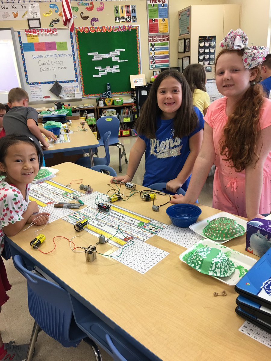 CarterwanCarter's tweet photo. Cherry Hill Second Graders learning about circuits! #InspireExcellence #WCHSuper https://t.co/j6rq75STk9