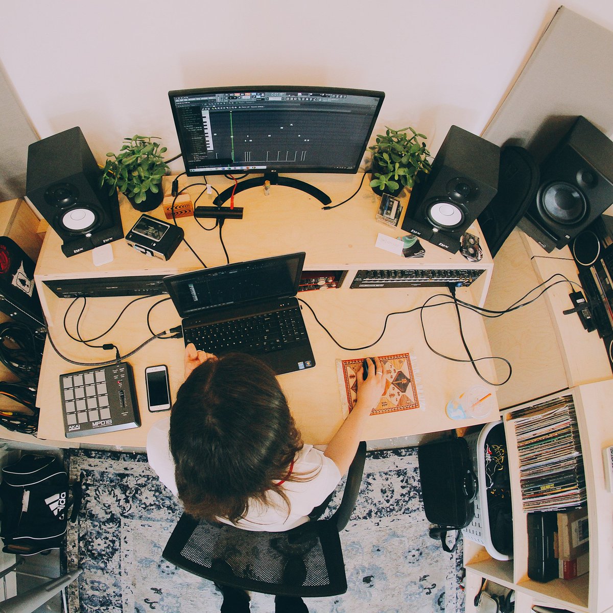 TheShiftBOS's tweet photo. What's your workspace look like?
Tag us, we'd love to see...
Here's @senecabeats from last week's event at Union Sound.
📸: @TheArcitype
#TheShiftBOS https://t.co/JikwgcMnAl