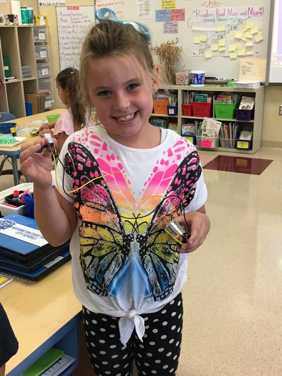 CarterwanCarter's tweet photo. Cherry Hill Second Graders learning about circuits! #InspireExcellence #WCHSuper https://t.co/j6rq75STk9