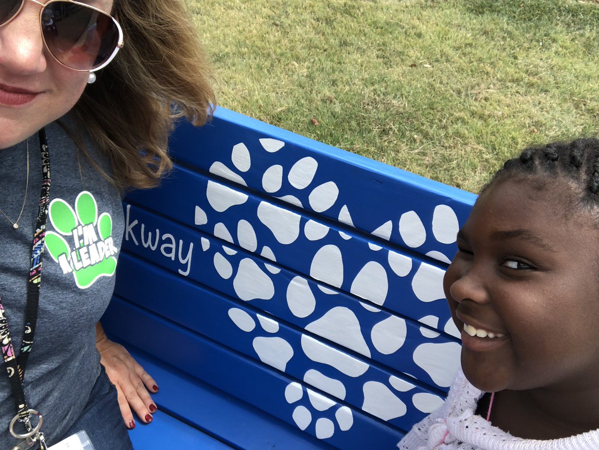 MsTighe3rdGrade's tweet photo. 💚Parkway Buddy Bench!💙
“The only way to have a friend is to be one...💙💚
#ParkwayES
#LISDCulture
#MsTighe3rdGrade https://t.co/nMW4OxqVYH