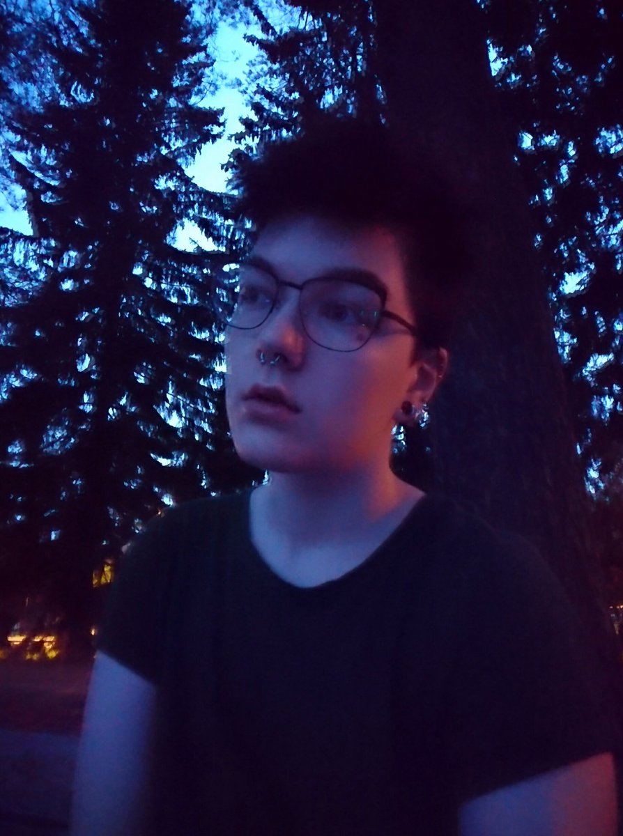 Waffleirony_'s tweet image. I love it when my camera makes colours funky when it's dark :3 #aestheticAF #myface