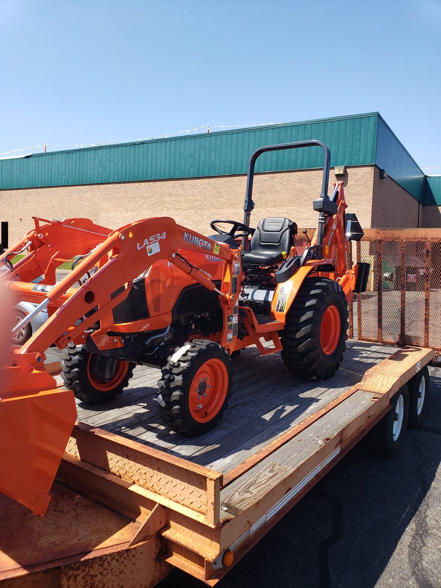 MeadowsGreens64's tweet photo. What a great way to start #LaborDayWeekend! Brand new #kubota #tractor delivered to Bob! Check out @wilfredmac at https://t.co/r0uB0PiAWn to see our full equipment lineup! https://t.co/uwyV2yVJOT