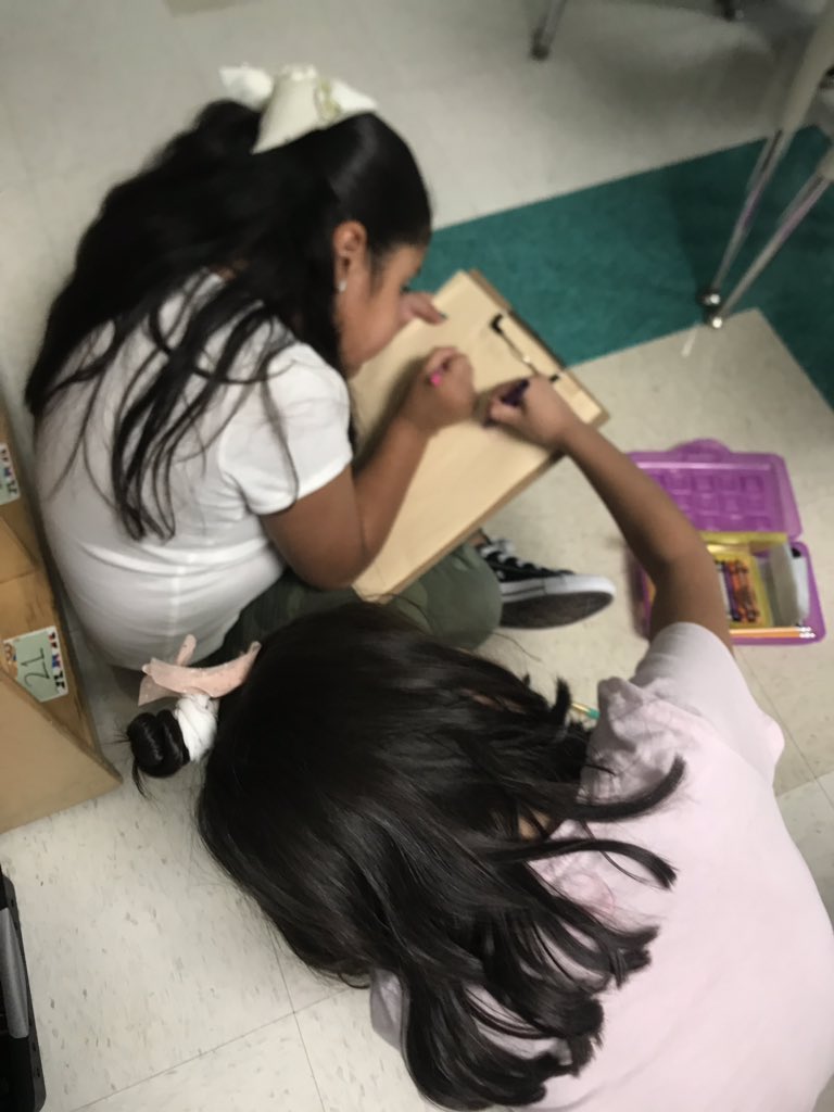 ms__cannon33's tweet photo. Generating questions, understanding the settings, and using text evidence ALL IN ONE! 🤷🏾‍♀️🤷🏼‍♂️???🍪🏠 https://t.co/jeD8vcLzXz