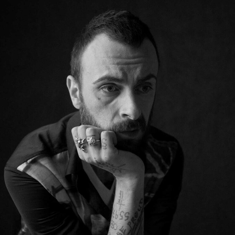 JoeGilgunFans's tweet photo. Amazing photos of Joe. Photos by Benjamin Tietge #JoeGilgun #JosephGilgun #Brassic #MonroweMagazine https://t.co/taVrEkWOds