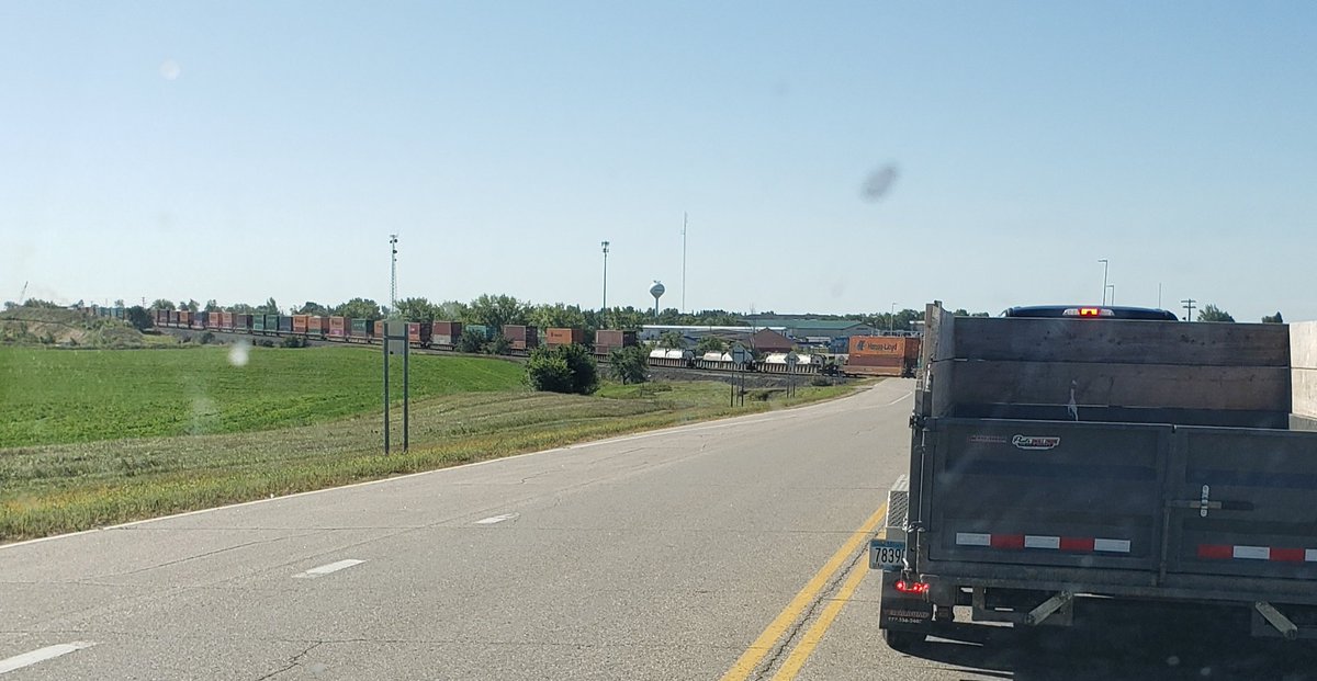 quasarcoach's tweet photo. Because my dad was a lifetime #sooline employee, I like to interpret any trains at a crossing as his way of saying hi. So, hi dad. Miss you. Thanks for the visit today. https://t.co/Ot4eoR0cXl