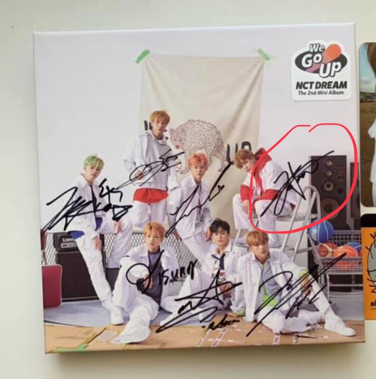 ARE THERE ANY FAKE MANAGER SIGNED ALBUMS—Yes. Unfortunately like I explained before I believe Jeno is the easy target. His signatures for these signatures don’t add up and are so different from the rest.