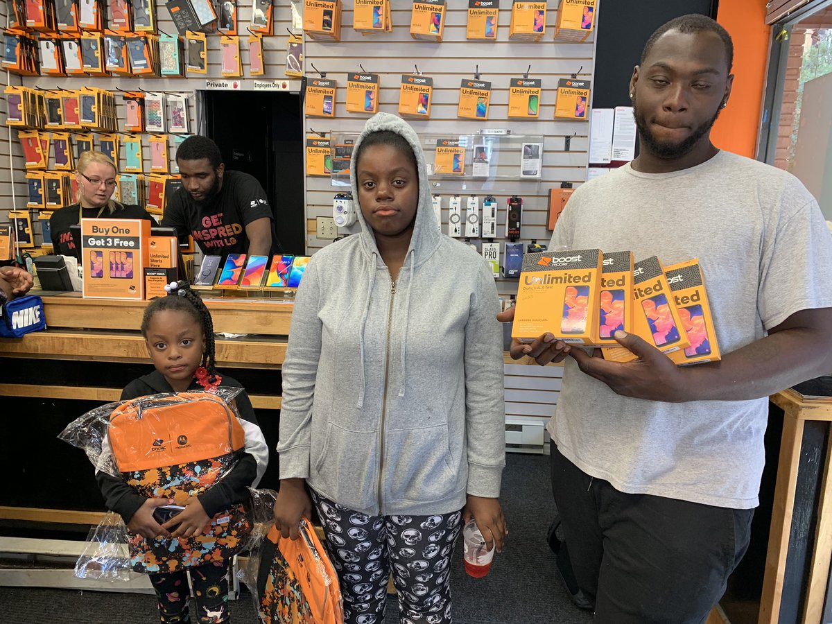 vtruongcao's tweet photo. ๐ yโall glad another @boostmobile #PhillyEvents happening rn!! ๐๐๐๐๐ฒ #PullUp #BackpackGiveaway #BackToSchoolWithBoost #MABTS19 https://t.co/hxJAKe1LNZ