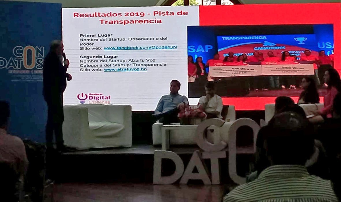 DTLCCGAMLP's tweet photo. La Dirección de Transparencia y Lucha Contra la Corrupción participa en el taller “Innovación, Ecosistema y el Futuro del Gobierno” que se realiza en el #ConDatos2019 en #Quito, #Ecuador.😃 https://t.co/BmtC015G8h