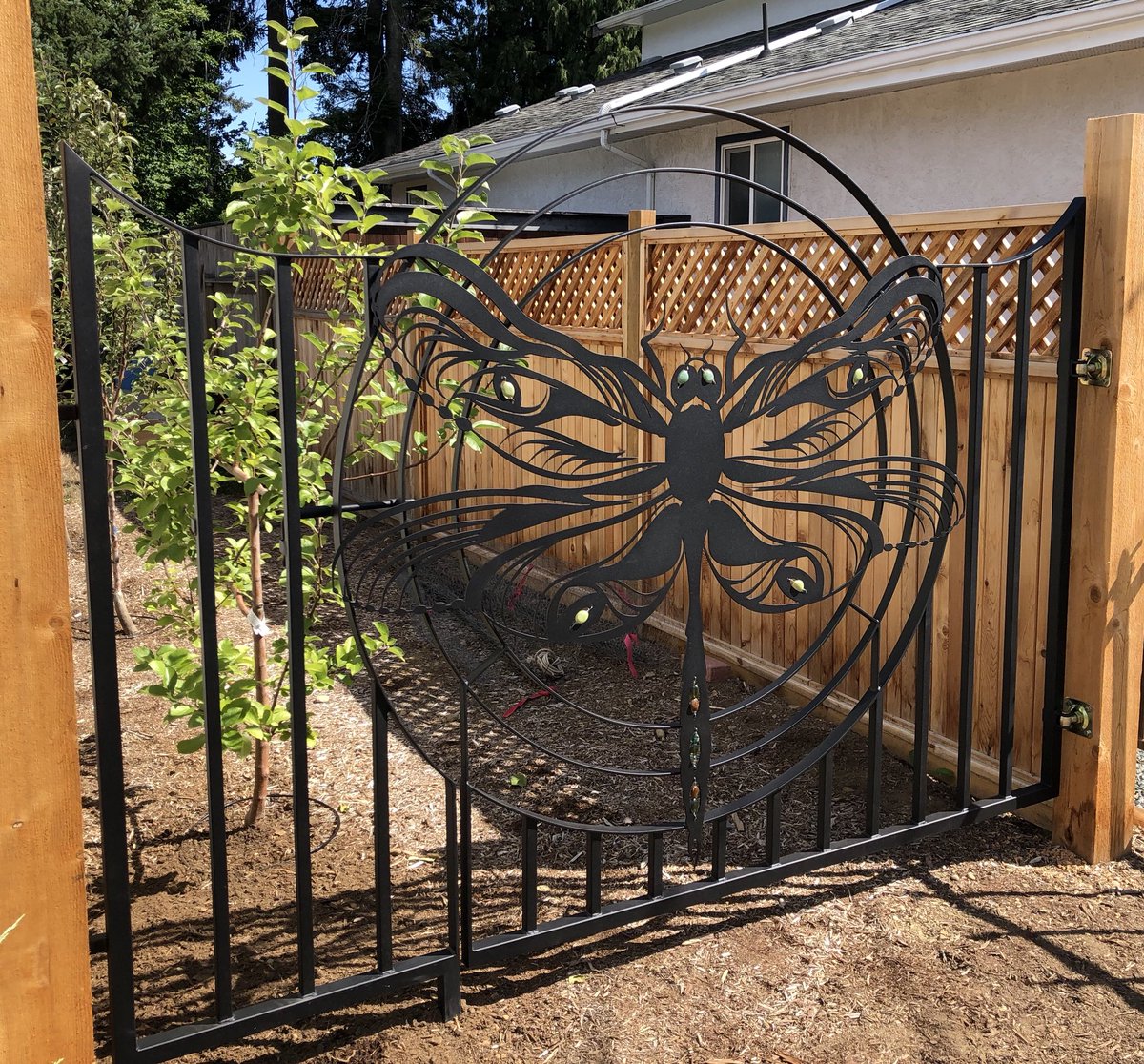 Haven’t been on Twitter for a long time! Think it’s time to share again!  Here is a recent garden gate I built and installed <a href="/Wroughtenart/">Travis Rankin</a>  The Dragonfly~ Bearer of light!