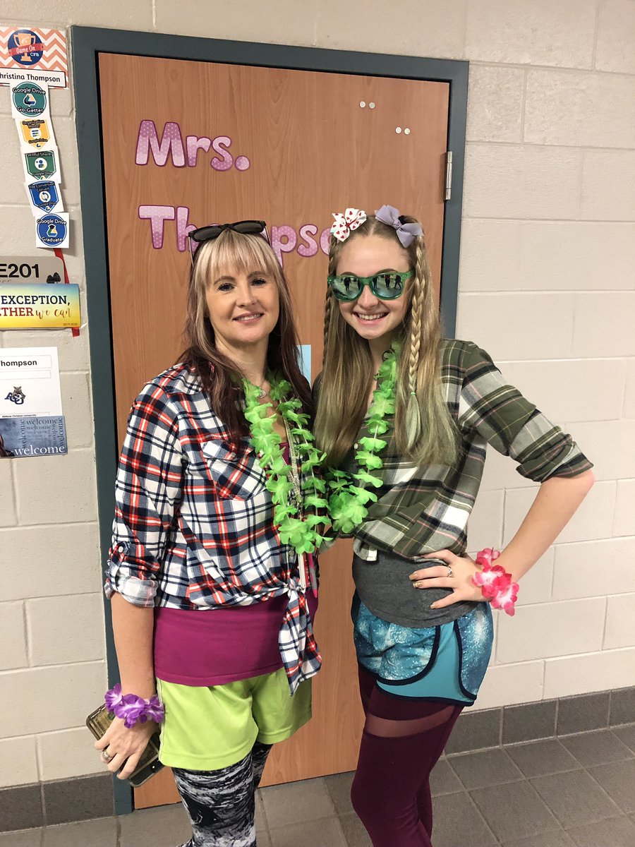 MrsThompsonCHS's tweet photo. Tacky Day! #CreakviewLeads #StangSpirit https://t.co/nCln10tBN6