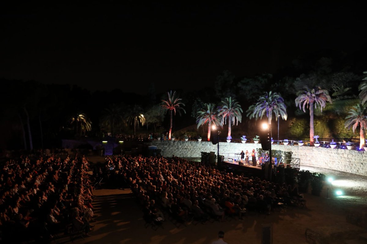 #AraMateix al #ParkGüell fem el concert de cloenda de #MúsicaalsParcs, protagonitzat per la formació femenina WOM’S Collective. Talent musical i un espai privilegiat s’uneixen en l’últim concert del festival. <a href="/WOMscollective/">WOM's collective</a>