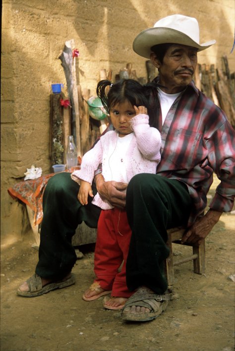 MiMuseoIndigena's tweet photo. Al igual que muchos otros idiomas originarios, la lengua #cuicateca posee varias autodenominaciones, dependiendo de cada variante: dvacu, ndudu, nduudu yu o davaacu yeñ’e yu. Pertenece a la familia oto-mangue y se habla en la región Cañada, al norte de #Oaxaca.
#IYIL2019 https://t.co/IvhVz7KlhS