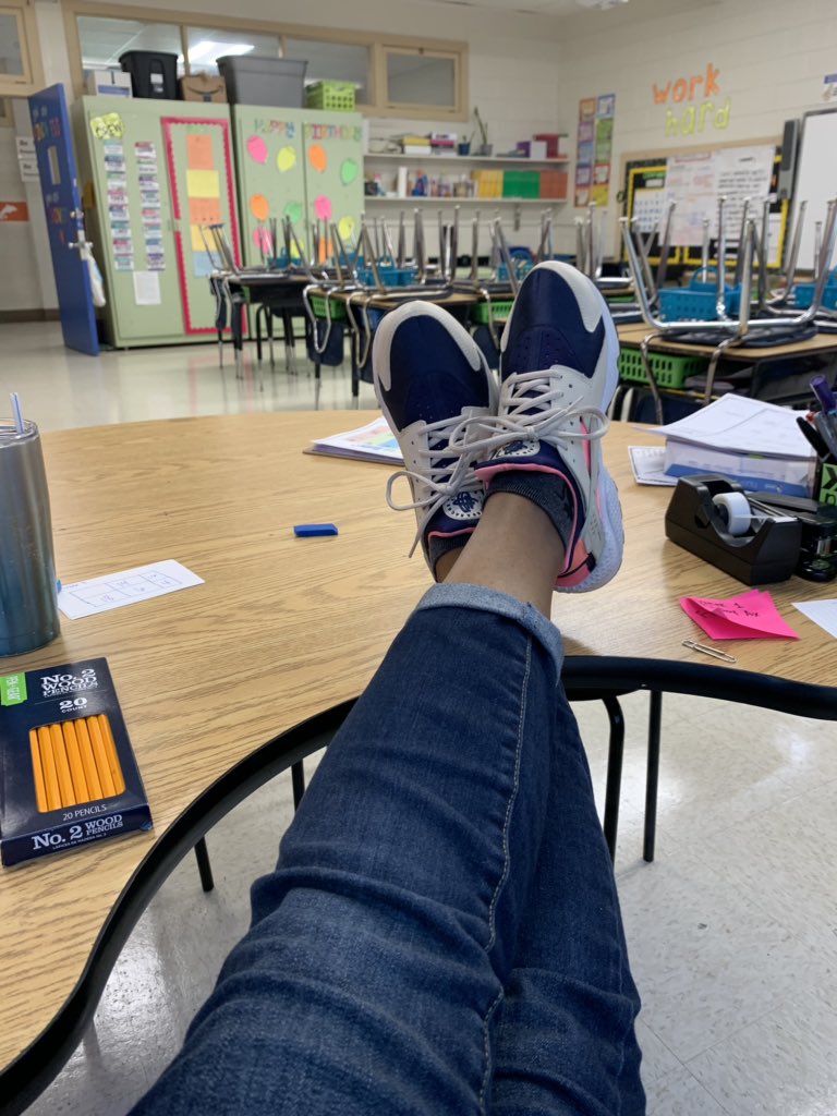 newsfromthenook's tweet photo. First week...done! #FeetUpFriday @Dolphinville #Dolphinville_SWAG #wework https://t.co/XUoSjJGbHz