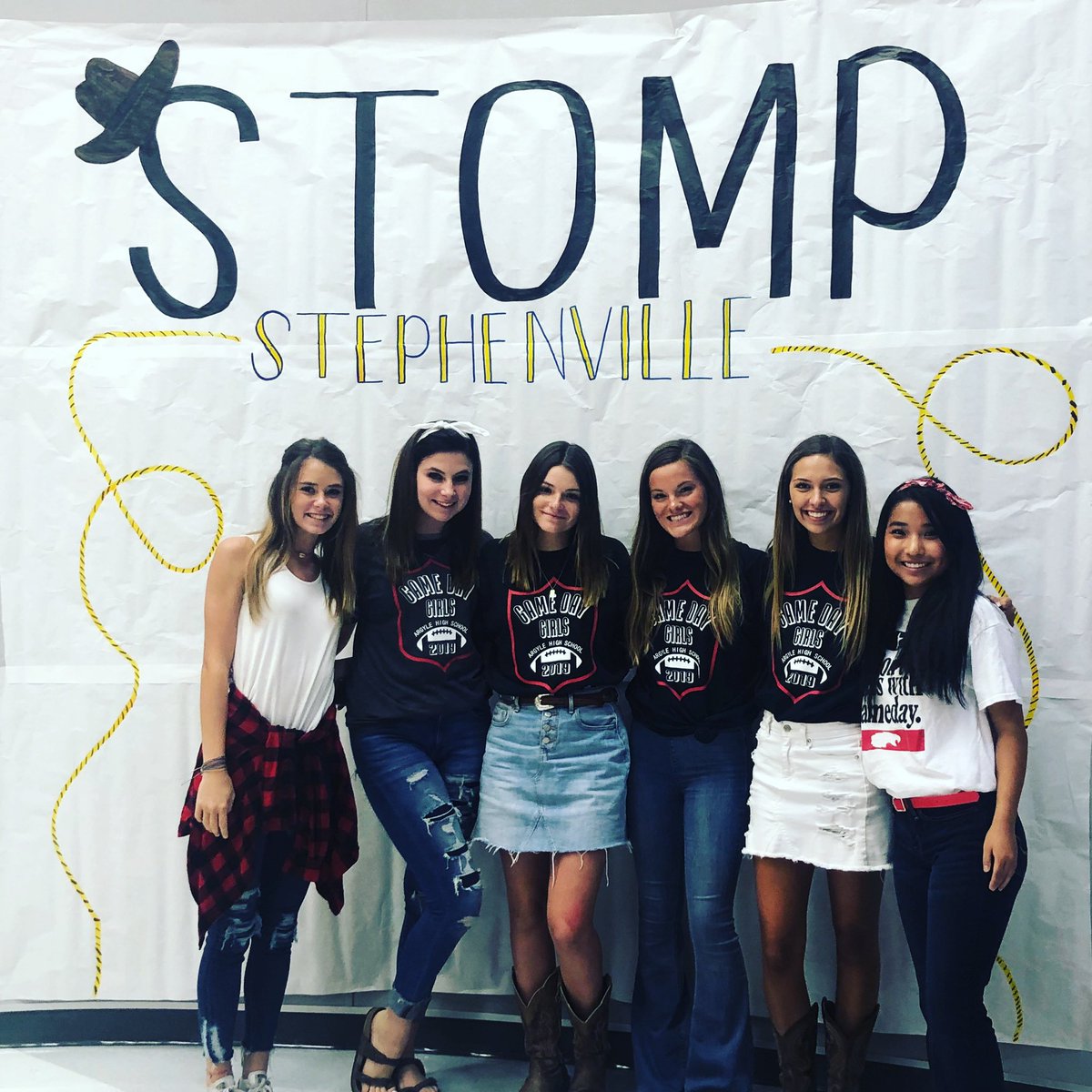 ArgyleCheer's tweet photo. Itβs game day yβall!!! β€οΈππ€ Lets go Eagles!!! #argylecheer #gameday https://t.co/QbjcZfJvUB