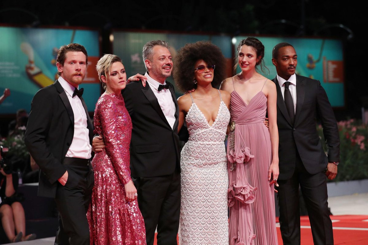 #KristenStewart junto al cast #Seberg premiere #Venice76