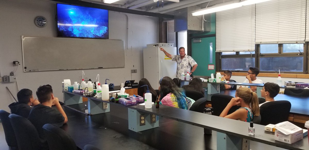 ChristinaJahr1's tweet image. These Tigers are college students today...Thank you @MSI_UCSB REEFers &amp;amp; Scott Simon for inspiring our future scientists &amp;amp; engineers. #futureexplorers #mesamoments
