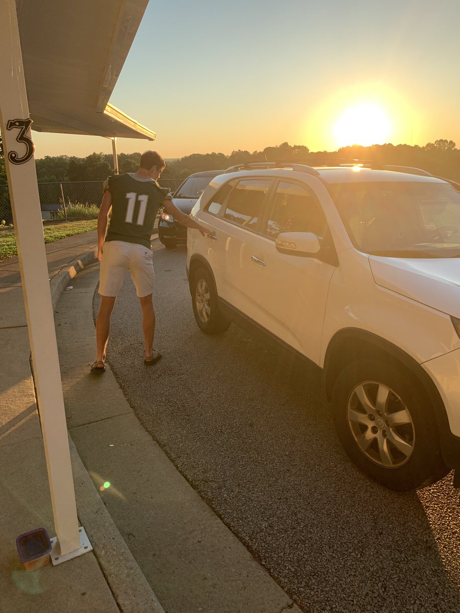 riverbendes's tweet image. So excited to see our @nthfootball players at Riverbend today!  JT and Luke were both students at Riverbend - #alwaysahornet💚🐝💛!  Go Trojans! See you at the Brickyard!💚🖤 @NTH_Athletics @NorthHallHigh #riverbendrocks