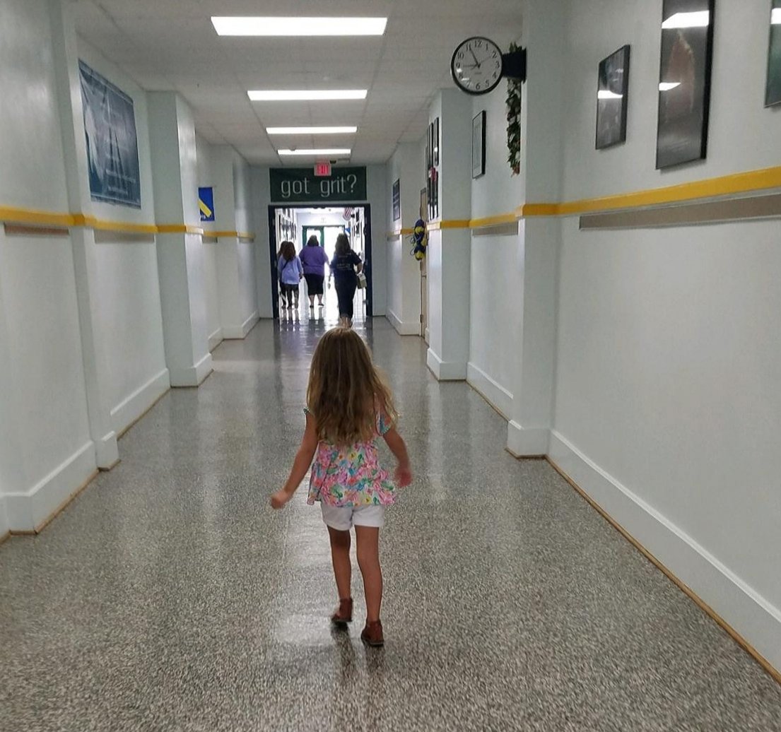 Robinwlee23's tweet photo. There goes our Lil P on her way to kindergarten!@CreedsES https://t.co/7oBMilzw8P