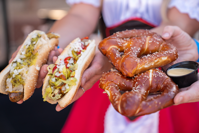 We’re drooling over these brats and soft pretzels! Who’s ready for Oktoberfest? <a href="/BratHausAZ/">BratHaüsAZ</a>

Tickets: …townphoenixoktoberfest.eventbrite.com