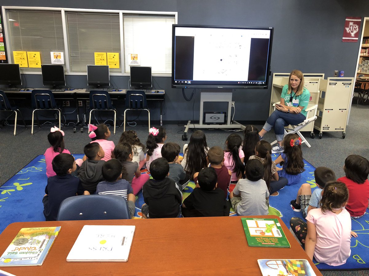 MsGarciaKinder's tweet photo. We love our amazing librarian, Mrs. Wetzig! Learning how to care for our library books! @HemmenwayStreak #welovebooks #kinderrocks https://t.co/9FVF03ijQV
