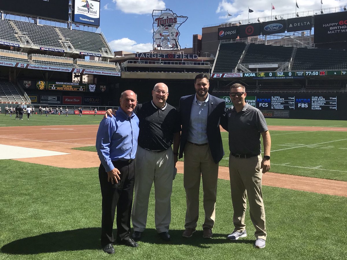 MichaelSFreeman's tweet photo. High level venue for a college football game and solid chatter from the 3rd base dugout. It’s great to be with @ButlerUFootball in Minnesota for tomorrow’s game. #DawgsOn3 https://t.co/3HpKAdCFM5
