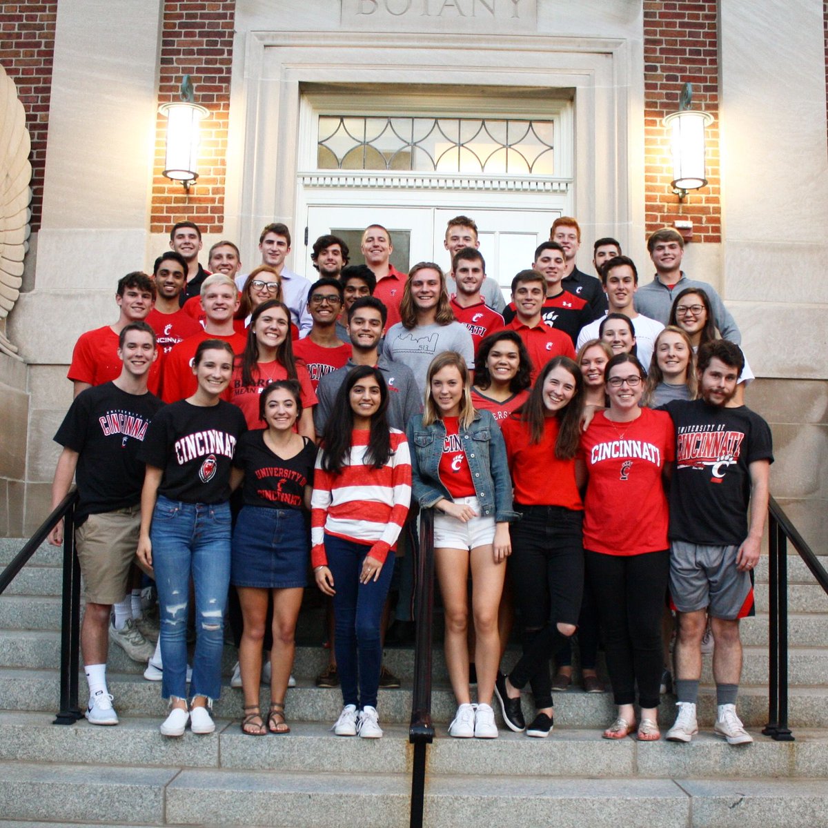 Want to make a difference in the Cincinnati nonprofit community? Click the link in our bio to apply to be on our Fall 2019 Consultant Team! The application deadline is this Sunday at 11:59PM.