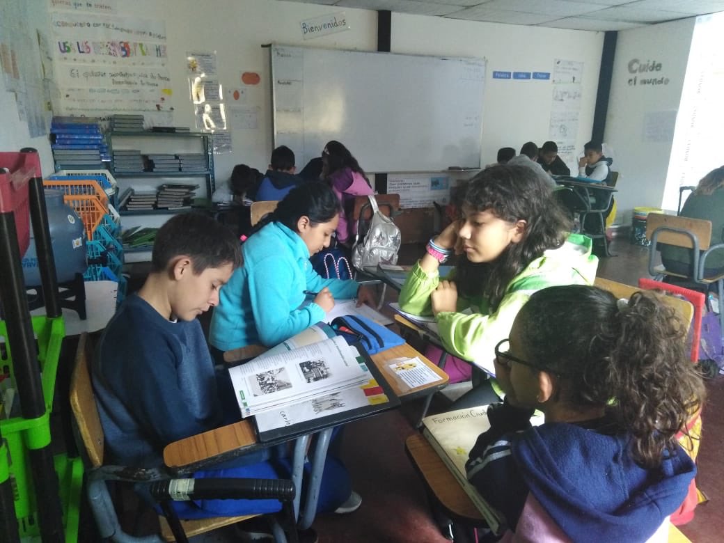 ccbantigua's tweet photo. #rutinadelecturacompartida en 4to primaria en la clase de formación ciudadana. Una actividad de @Luz85467318 https://t.co/ylWaj5FiUb