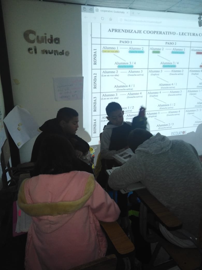 ccbantigua's tweet photo. #rutinadelecturacompartida en 4to primaria en la clase de formación ciudadana. Una actividad de @Luz85467318 https://t.co/ylWaj5FiUb