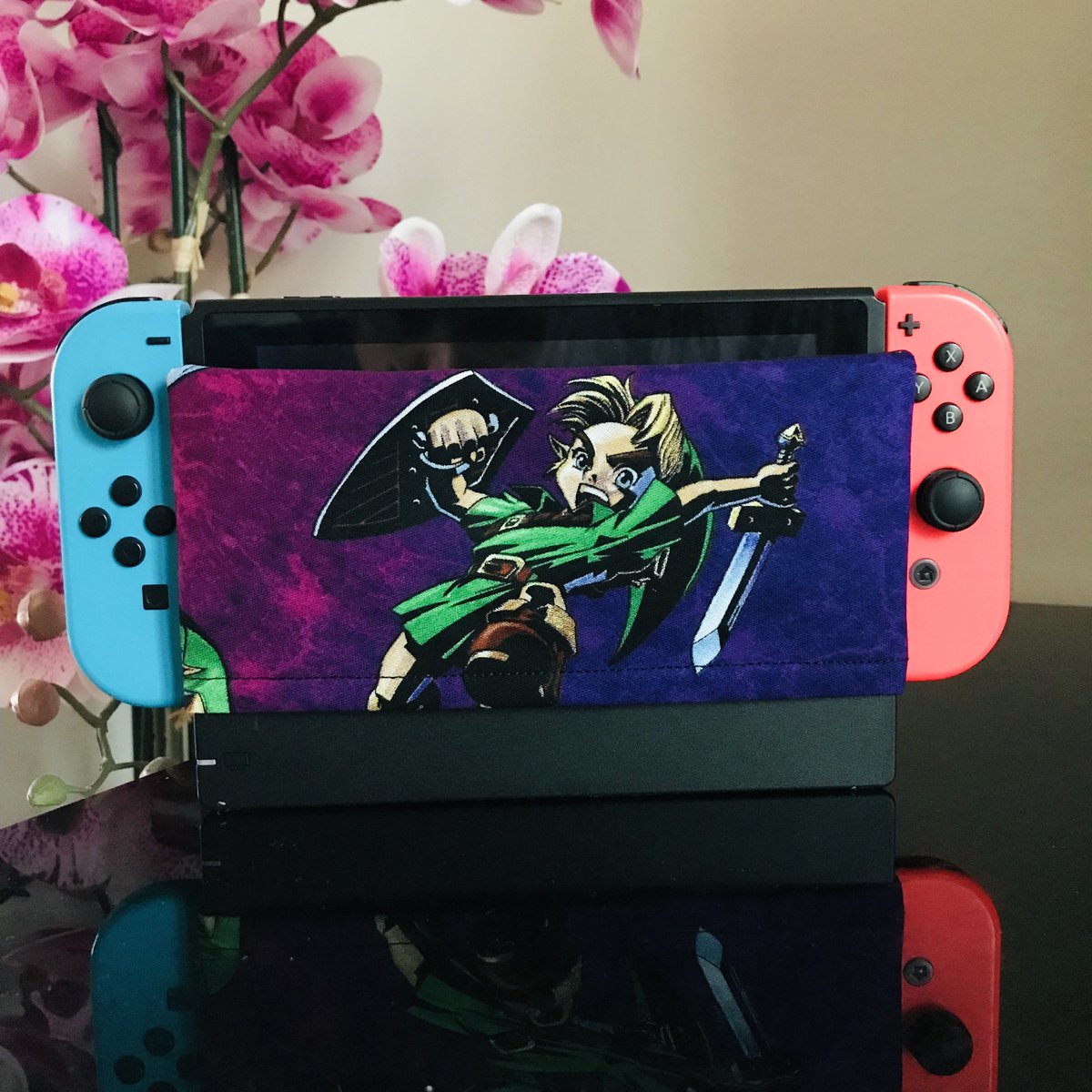 sewsewsamurai's tweet photo. Legend of Zelda Majora's Mask Dock Cover looks awesome!
#sewsewsamurai #etsy #zelda #link #docksock #dockcover #switchdockcover #switchsock #nintendoswitch #nintendo #link #zelda #legendofzelda #zeldadocksock #nintendofabric #nintendoswitch #nin10do #thelegendofzelda https://t.co/rnTGIW0F0n