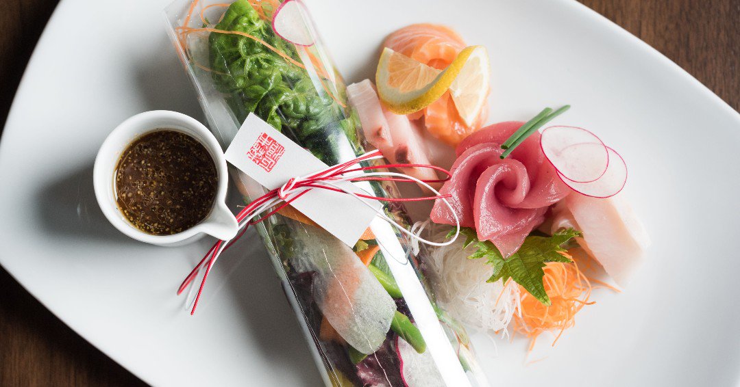MorimotoAsiaWKK's tweet photo. mizuhiki sashimi salad. lettuce, cucumber, daikon, carrot, ginger dressing.
#chefmorimoto #oahusashimi #waikikibeach #oahudining https://t.co/JOzOdXni5r