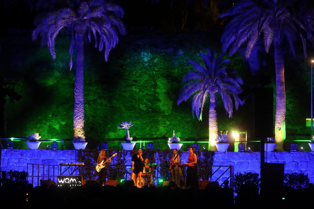 Laia Fortià, Clara Luna, Gessamí Boada, Anaïs Vila i Magalí Datzira són <a href="/WOMscollective/">WOM's collective</a>, grup que amb la seva actuació al concert d’aquesta nit al #ParkGüell tanca el cicle de #MúsicaalsParcs.
