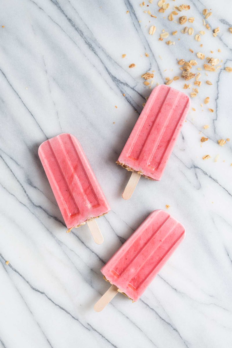 charlesviancin's tweet photo. Strawberry Granola Yogurt Popsicles #recipe https://t.co/1UQ11xynYV https://t.co/qeHlTAmwFP