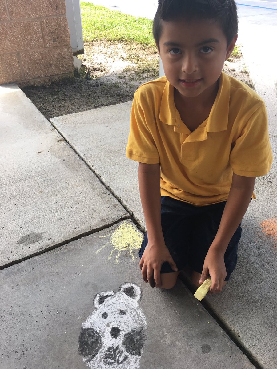 Mrs_Miners's tweet photo. This month's Reading Counts challenge winners (from both the Red and Blue Classes) enjoyed a sidewalk chalk and Popsicle party today! They had to take a Reading Counts quiz on Frindle, their summer assignment book, plus one other book on their Lexile level! https://t.co/mqQSwVrxNr
