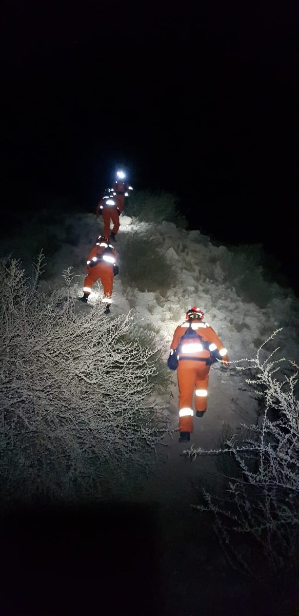 emergenciasmula's tweet photo. Componentes de nuestra unidad de búsqueda y rescate se encuentra en la noche de hoy realizando prácticas nocturnas y extracción de herido con camilla . https://t.co/W66E9ZEAOi
