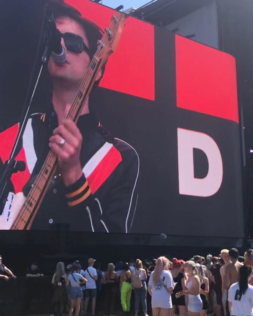 idkhowpl's tweet photo. [1/2] breezyweekes • ig

"This was the day of the Reading show @officialrandl BIGGEST stage I had seen @idkhow perform on and it was epic! Do you spot any similarities between @dallonweekes and I that day? Fact: it was actually his idea 😉" https://t.co/1XySsgw3mj