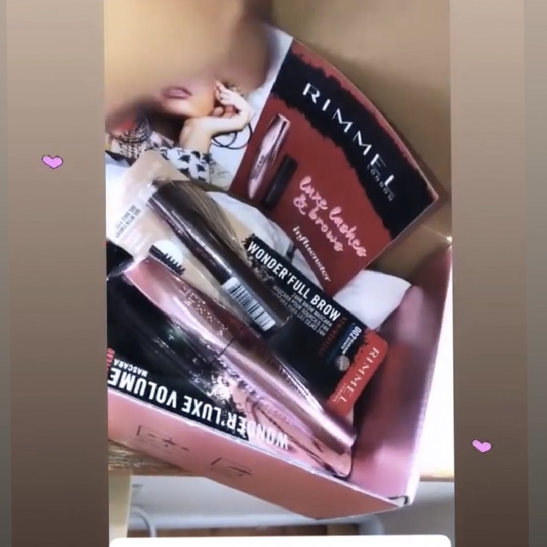 Reynaaax3's tweet photo. @Influenster  @RimmelLondonUS #WonderLuxe #EdgeYourLook #complimentary https://t.co/L4Y5aEThEF