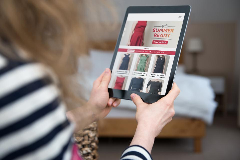 NisumLatam's tweet photo. El #FuturodelRetail es una experiencia digital y física perfecta https://t.co/pu3ruspP6m #UnifiedCommerce #Omnichannel #DigitalTransformation #Retail #eCommerce #BrickandMortar #ClickstoBricks #PointSolutions #CX https://t.co/iobhudEfNj